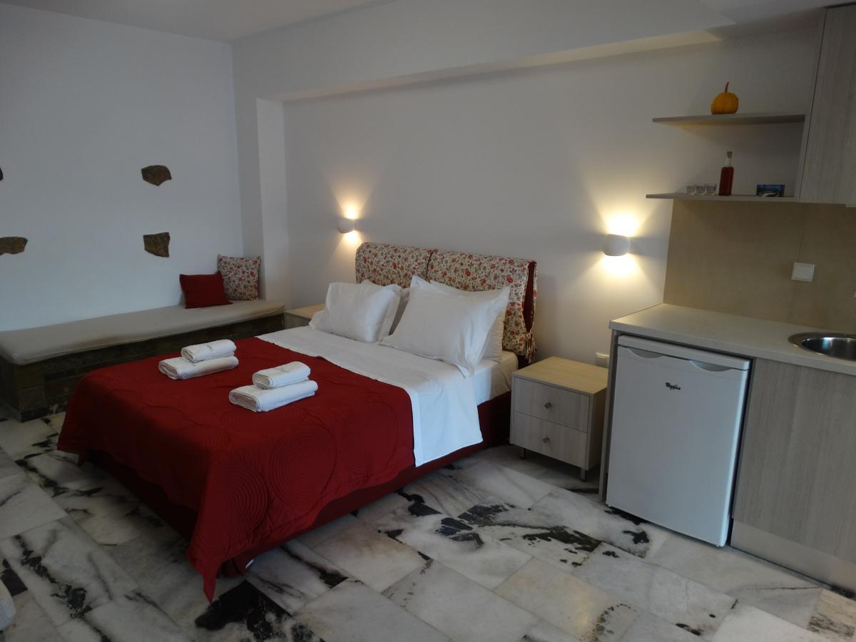 Castelopetra Aparthotel Katapola Exterior photo
